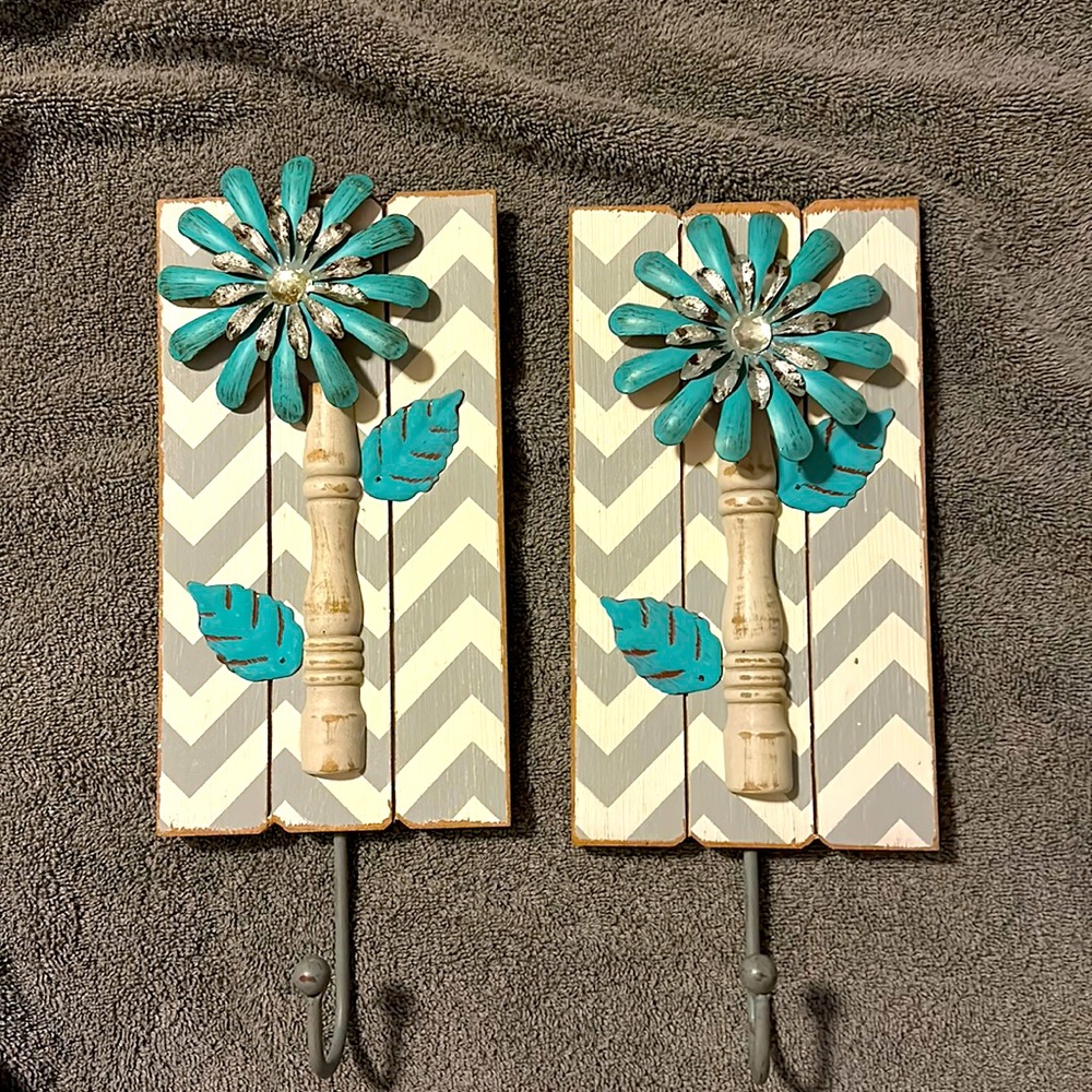 2 plaques 3D flower vase with hooks